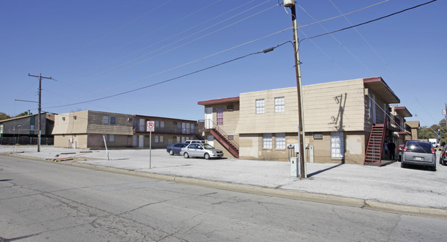 906 Oak St in Arlington, TX - Building Photo - Building Photo