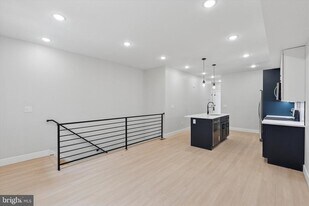 520 W Susquehanna Ave in Philadelphia, PA - Building Photo