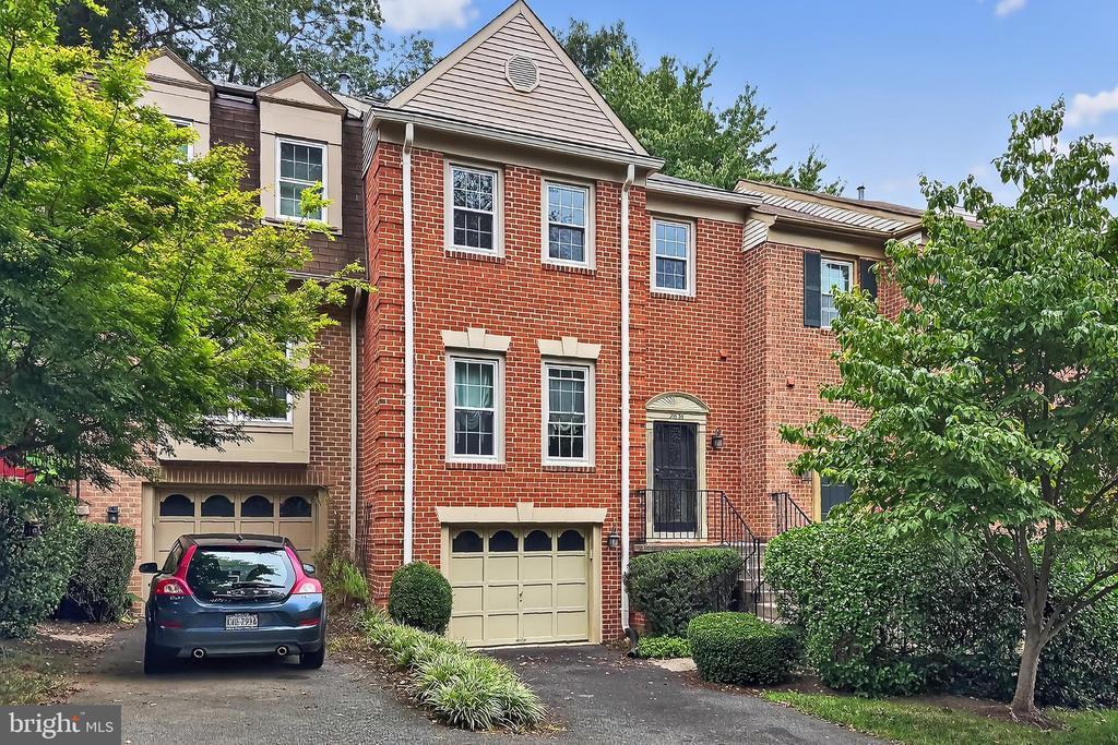 7836 Ashley Glen Rd in Annandale, VA - Building Photo
