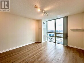 88 Grangeway Ave in Toronto, ON - Building Photo - Building Photo