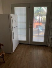 16931 Schoolcraft St in Van Nuys, CA - Foto de edificio - Building Photo