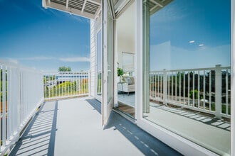 Grand Vista Apartments in Vancouver, WA - Building Photo - Building Photo