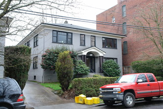 2066 NW OVERTON St in Portland, OR - Building Photo - Building Photo