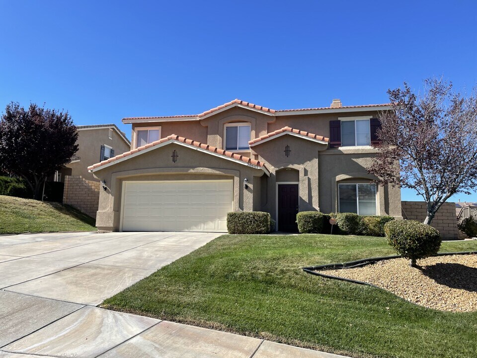 38661 Annette Ave in Palmdale, CA - Building Photo