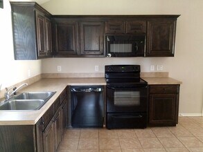 16992 Sentinel Ln in Lindale, TX - Building Photo - Building Photo