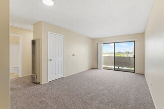 1070 Loma Ave in Long Beach, CA - Building Photo - Building Photo