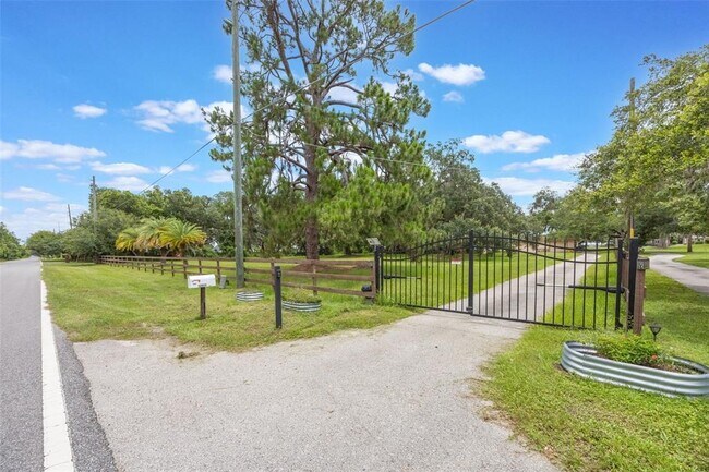 13517 Kirby Smith Rd in Orlando, FL - Building Photo - Building Photo