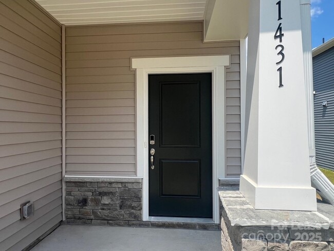 1431 31st St NE in Conover, NC - Foto de edificio - Building Photo