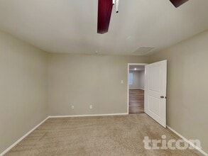 1001 Odlozil Ln, Unit 113 in Ennis, TX - Foto de edificio - Building Photo