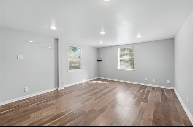 6526 Linden St in Houston, TX - Foto de edificio - Building Photo