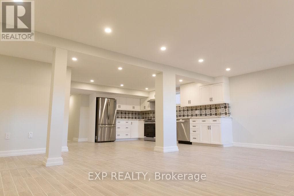 1046 Caven St in Mississauga, ON - Building Photo