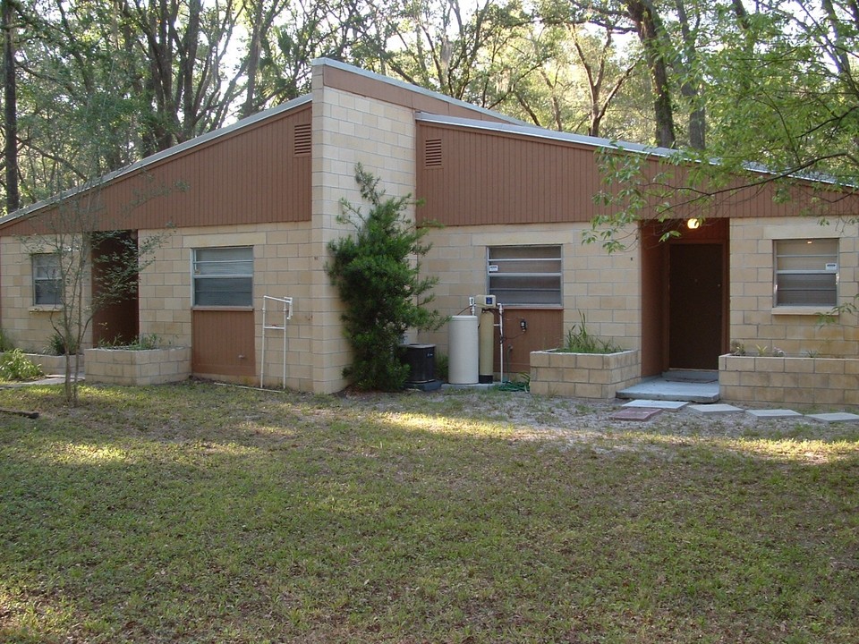 202 NE 7th Pl in Micanopy, FL - Building Photo