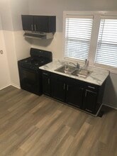 482 Stella St, Unit 1 in Elgin, IL - Building Photo - Building Photo