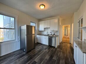 48 Cherry St, Unit 2 in Somerville, MA - Foto de edificio - Building Photo