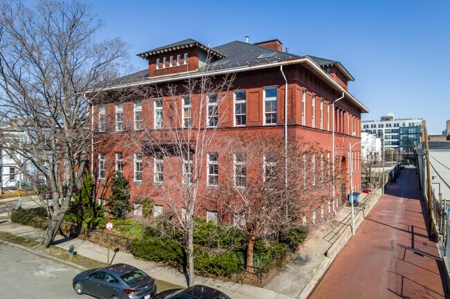 Eckington School Condominium in Washington, DC - Foto de edificio - Building Photo