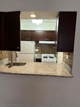 3700 N Pine Grove Ave, Unit STUDIO in Chicago, IL - Building Photo - Building Photo