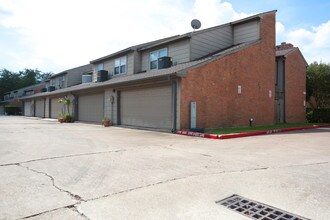 Townhomes at Westchase in Houston, TX - Foto de edificio - Building Photo