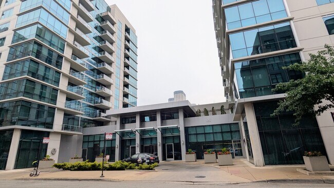property at 125 S Green St