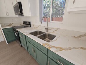 759 W 97th St in Los Angeles, CA - Building Photo - Building Photo