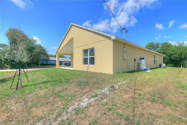 8816 100th Ave in Vero Beach, FL - Building Photo - Building Photo