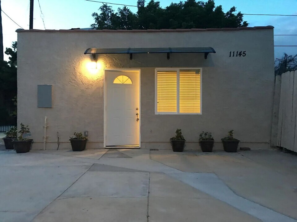 11145 Landale St in Los Angeles, CA - Building Photo