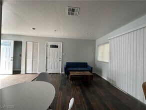 625 N 11th St in Las Vegas, NV - Building Photo - Building Photo