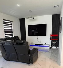 13150 SW 233rd St in Princeton, FL - Foto de edificio - Building Photo