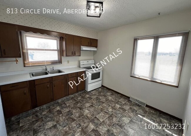833 S Merton St in Aberdeen, SD - Building Photo - Building Photo