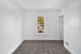 1440 E Oakland Ave in Lansing, MI - Building Photo