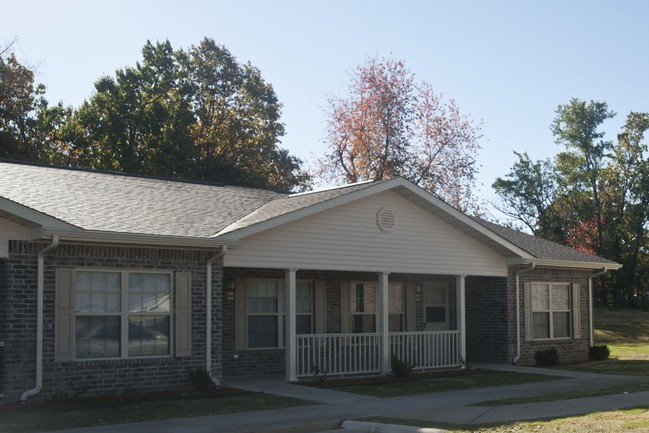 Country Estates in West Plains, MO - Foto de edificio - Building Photo