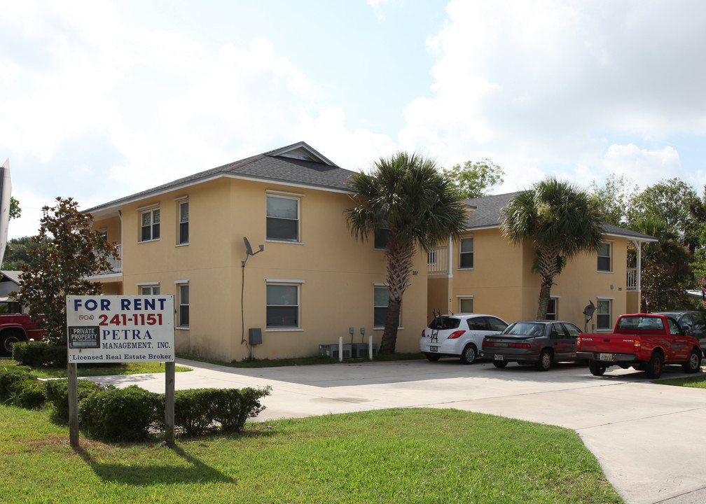 207-209 7th St S in Jacksonville Beach, FL - Building Photo