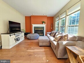 6 Hedgecroft Dr in Pennington, NJ - Building Photo - Building Photo