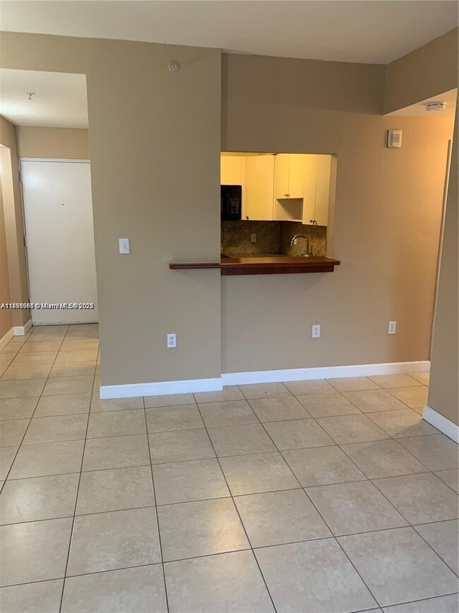 134 SW 7th Ave, Unit 206 in Miami, FL - Building Photo - Building Photo