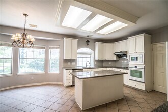 7110 Adobe Ct in Sugar Land, TX - Foto de edificio - Building Photo