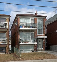 130 Portland St in Toronto, ON - Building Photo