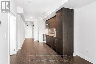 4130 Parkside Village Dr in Mississauga, ON - Building Photo - Building Photo