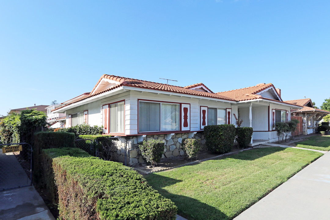 7172 Heil Ave in Huntington Beach, CA - Foto de edificio