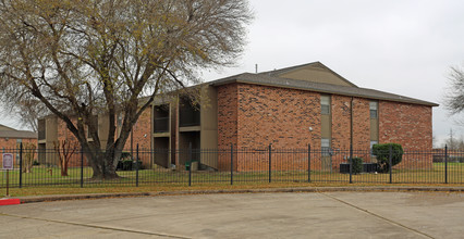 Stonegate Manor - AFFORDABLE HOUSING in Port Arthur, TX - Building Photo - Building Photo