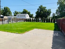 302 Bernard Ave in Richland, WA - Building Photo