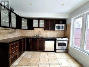 287 Kingswood Rd in Toronto, ON - Building Photo - Building Photo