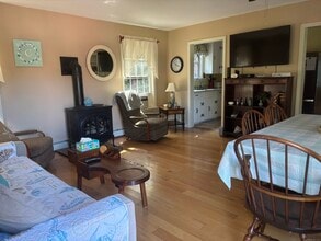 27 Edge Hill Rd in East Lyme, CT - Building Photo - Building Photo