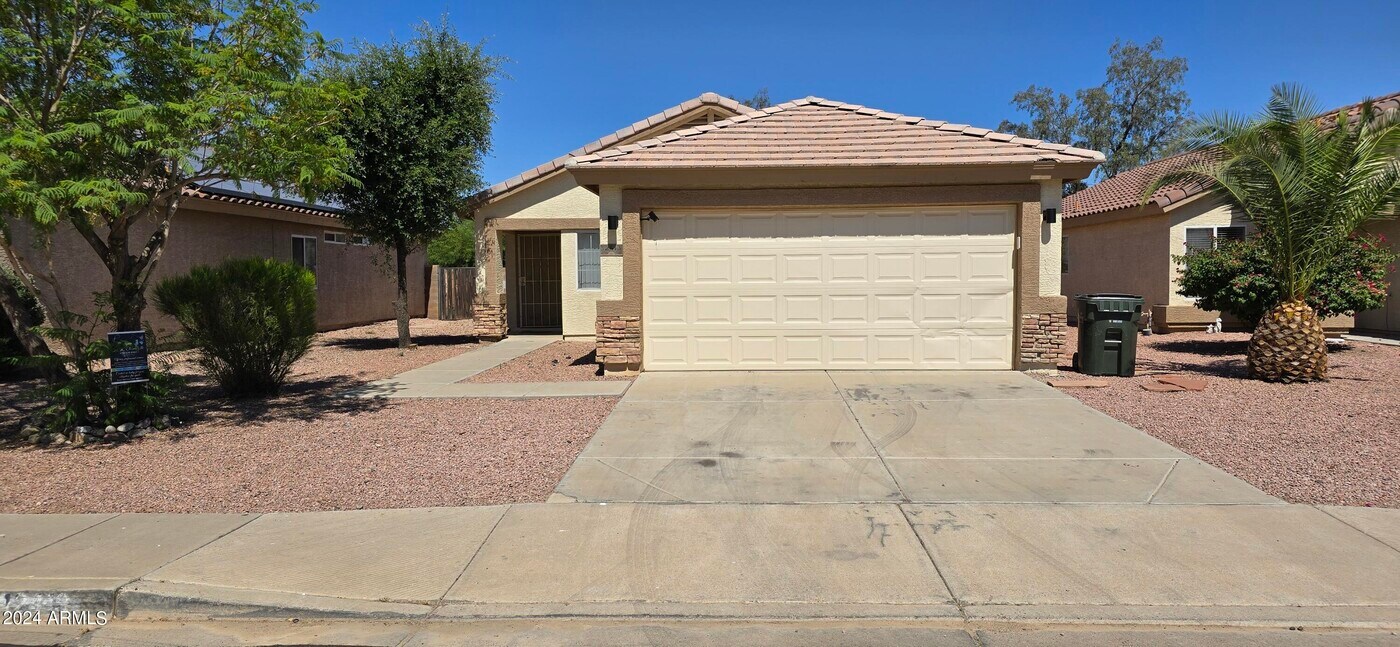 12413 N El Frio St in El Mirage, AZ - Building Photo