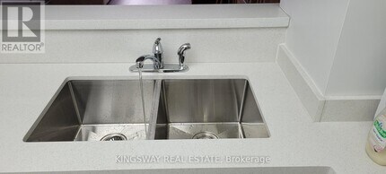 1155 Bough Beeches Blvd in Mississauga, ON - Building Photo - Building Photo