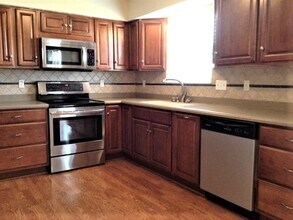 2050 Apple Ridge Ct in Middletown, OH - Foto de edificio - Building Photo