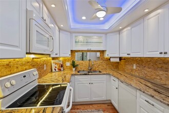955 Palm View Dr in Naples, FL - Foto de edificio - Building Photo