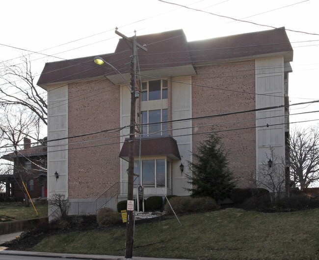 Indian Mound Apartments in Cincinnati, OH - Building Photo - Building Photo