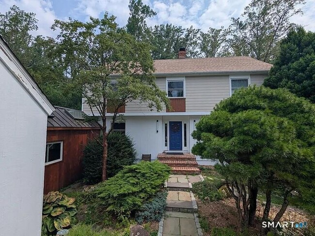 property at 7 Joanne Ln