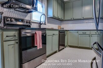 407 Chautauqua Ave in Norman, OK - Building Photo - Building Photo