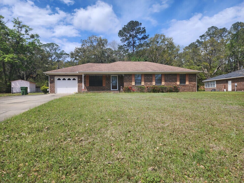 915 Buck Rd in Hinesville, GA - Building Photo