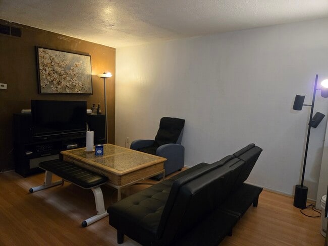 2321 Highbury Ave, Unit 55 in Los Angeles, CA - Building Photo - Building Photo